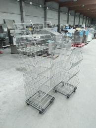 4 stackable shopping baskets 